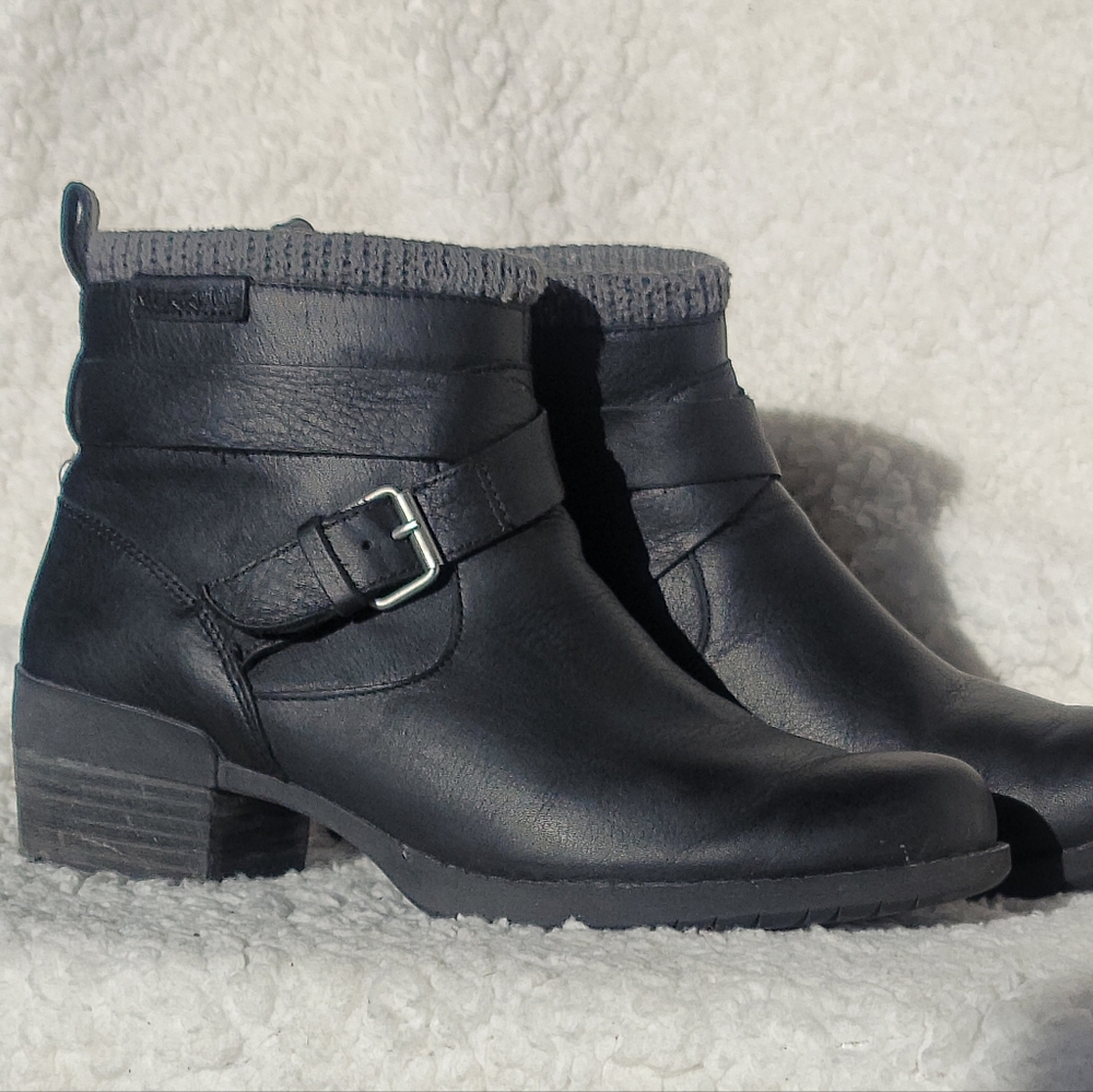 MERRELL Women's Black Ankle Boots with Knit Gray Cuff Size 8.5